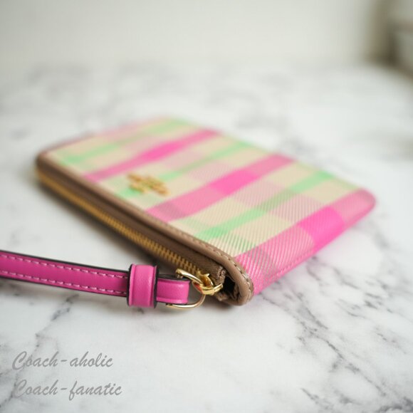 NWT Coach CZ450 Corner Zip Wristlet In Signature Canvas With Cherry Print - Picture 4 of 8